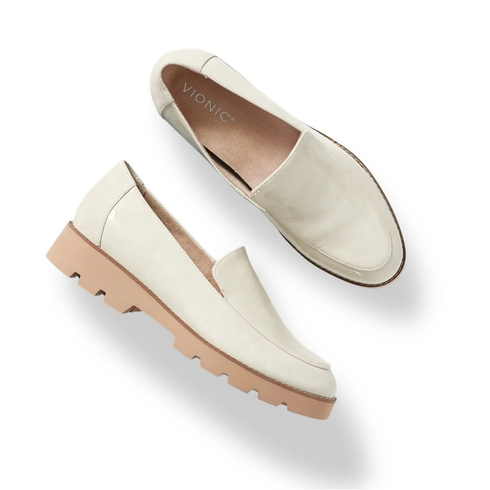 Vionic Kensley Women’s Patent Leather Loafer Closed Toe Cream Size 9